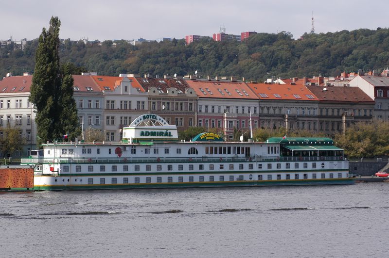 Boatel Admiral - the right bank of the Vltava