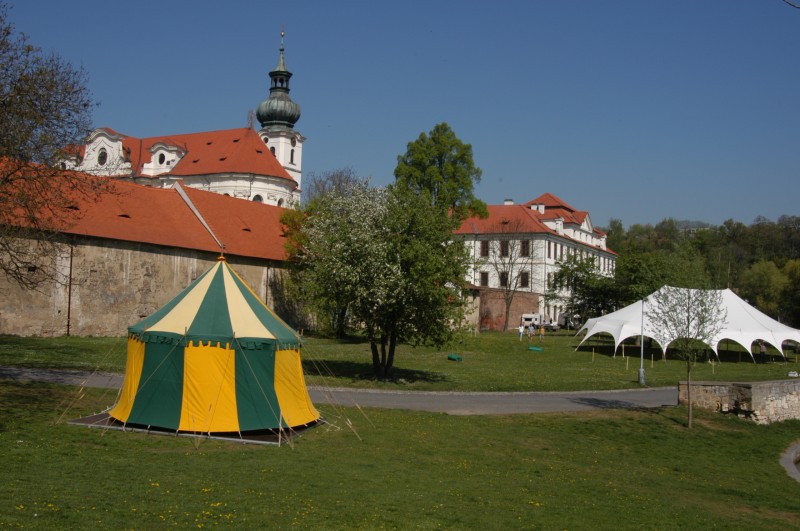 Historical tents prepared for the 100th anniversary of Brevnov town