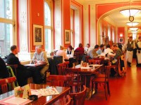 cafe louvre